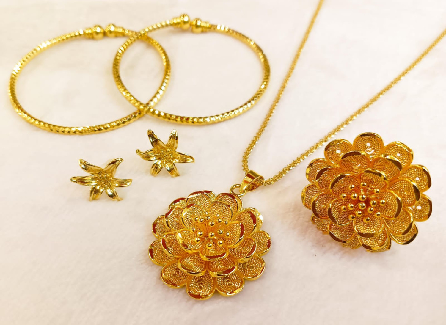 New dubai india gold color Luxurious Fashion african big flower jewelry Set women girls charms pendant necklace earrings gift