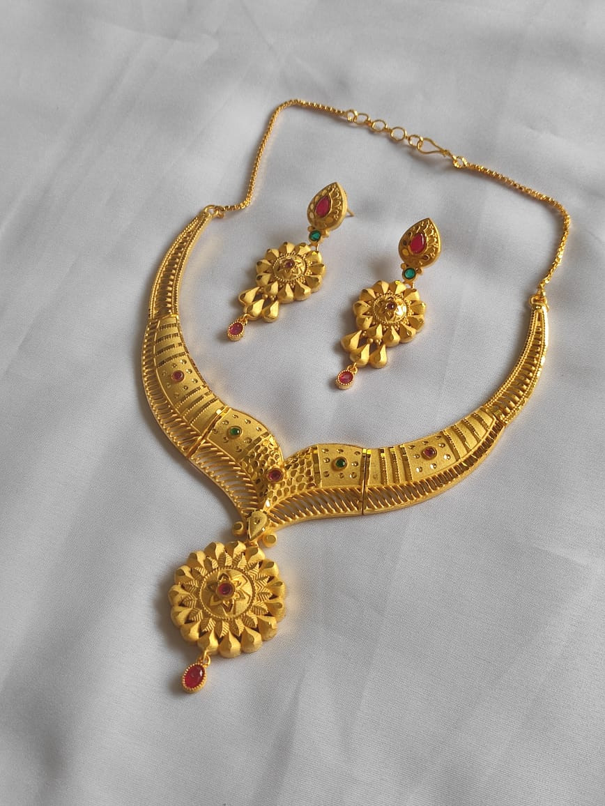 Gold plate Necklaces Enhance Your Style with Majumder shop’s Collection